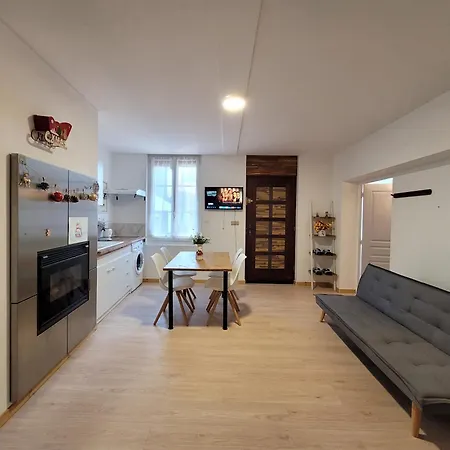 Entier Au Rez- De- Chaussee Apartment *
